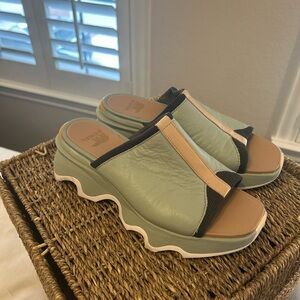 Sorel Green and Beige Wavy Mules